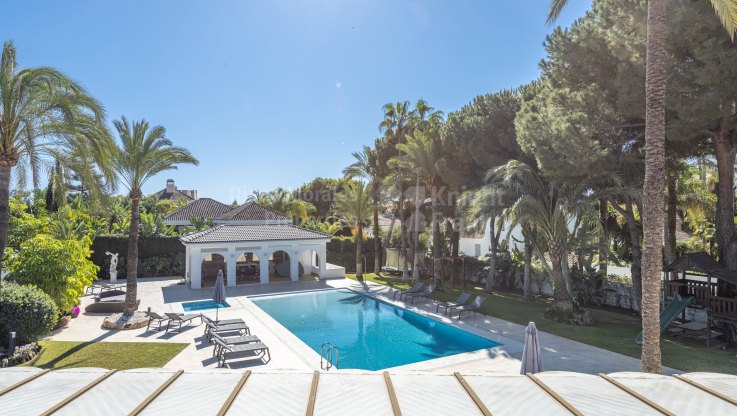 Villa dans une zone sécurisée et très demandée - Villa à vendre à Los Monteros, Marbella Est