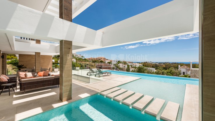 Modern newly built villa with sea views - Villa for sale in La Alqueria, Benahavis