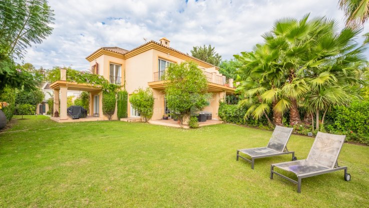 Doppelhaushälfte in Los Naranjos Golf - Villa zum Verkauf in Los Naranjos Golf, Nueva Andalucia