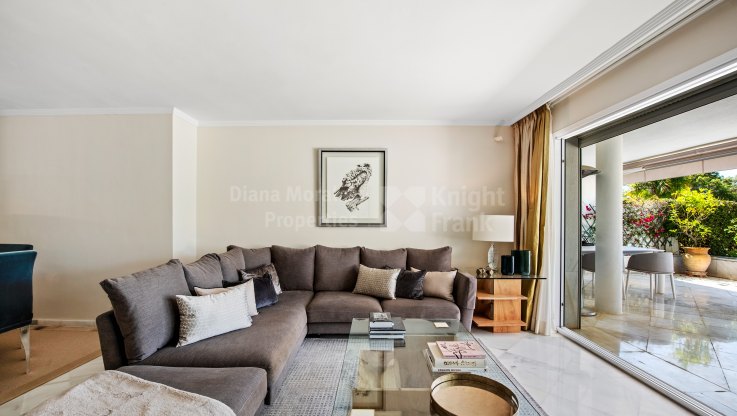 Apartamento en planta baja en primera línea de golf - Apartamento Planta Baja en venta en Los Granados Golf, Nueva Andalucia