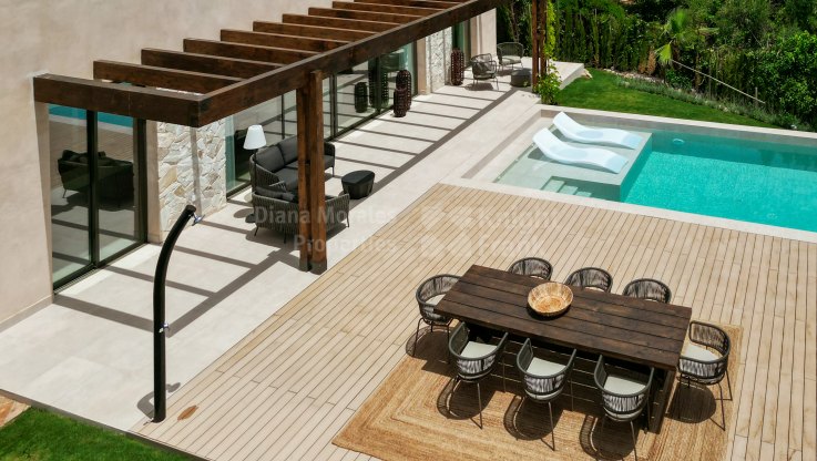 Villa de estilo ibicenco en El Paraíso - Villa en venta en Paraiso Alto, Benahavis