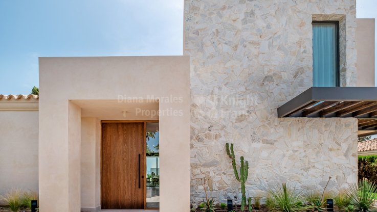 Im Bau befindliche Villa im ibizenkischen Stil in El Paraíso - Villa zum Verkauf in Paraiso Alto, Benahavis