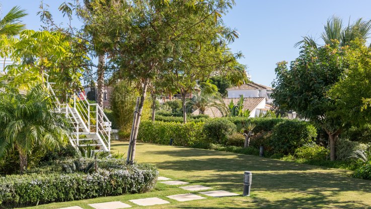 Villa 500 Meter vom Strand entfernt - Villa zum Verkauf in Las Chapas, Marbella Ost