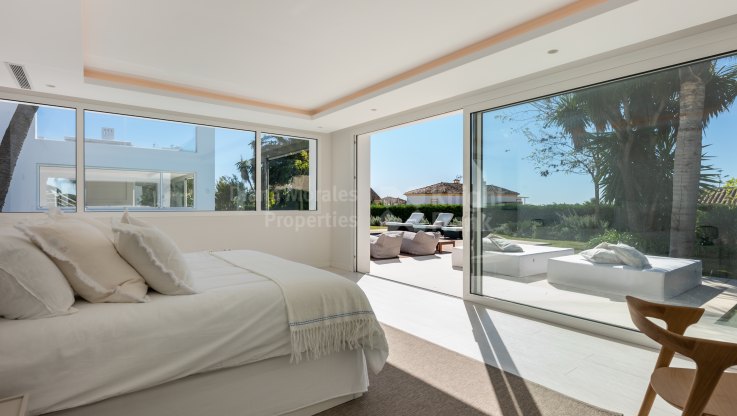 Villa 500 metres from the beach - Villa for sale in Las Chapas, Marbella East
