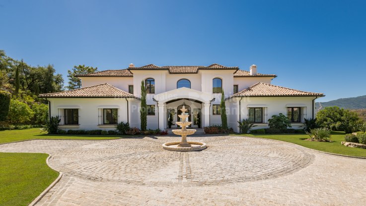Elegant villa with spectacular views - Villa for sale in La Zagaleta, Benahavis