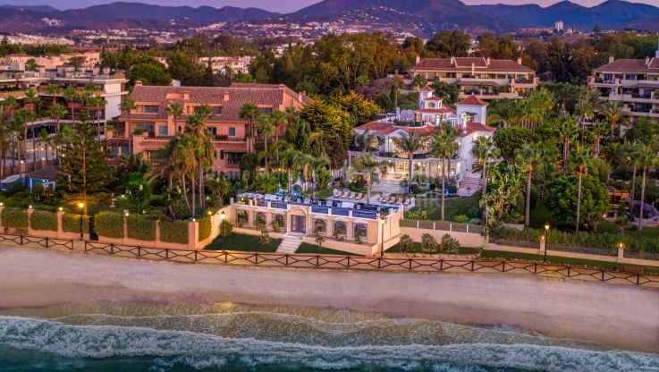 Unique Frontline Beach Mansion - Villa for rent in Marbella - Puerto Banus