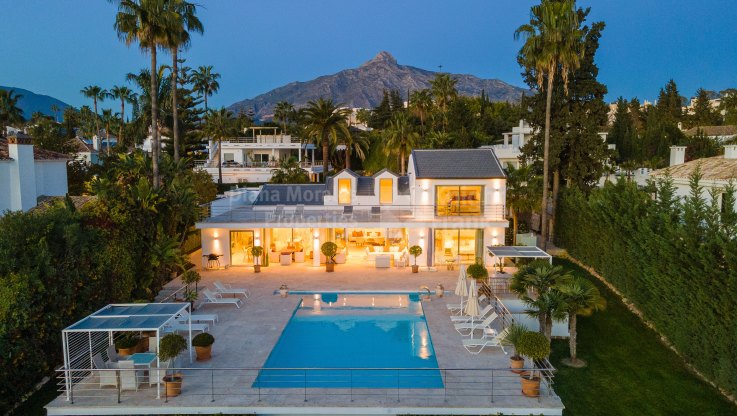 Villa en primera linea de golf - Villa en venta en Parcelas del Golf, Nueva Andalucia