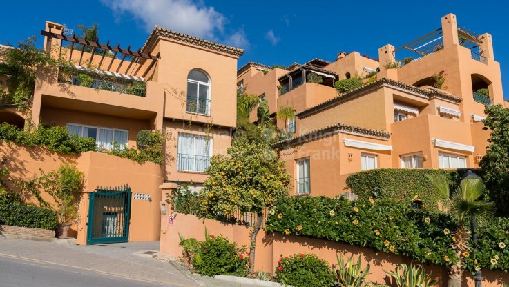 Dúplex con vistas al mar en urbanización cerrada - Duplex en venta en Les Belvederes, Nueva Andalucia