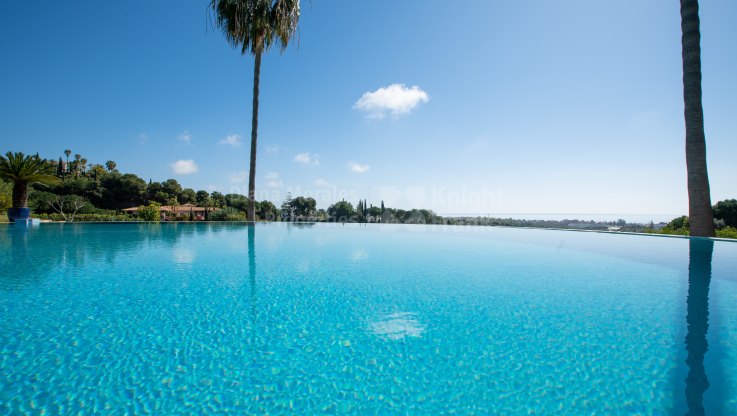 Great family house on one of the largest plots in Los Flamingos - Villa for sale in Los Flamingos, Benahavis