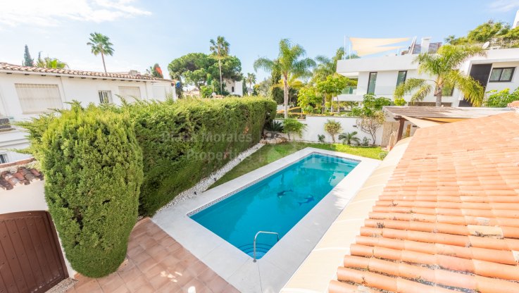 Charmantes Stadthaus in Gehweite zum Strand an der Goldenen Meile - Villa zum Verkauf in Casablanca, Marbella Goldene Meile