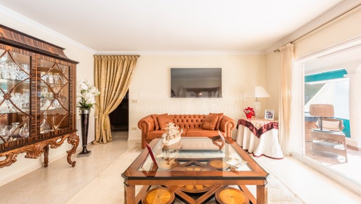 Charming house within walking distance to the beach on the Golden Mile - Villa for sale in Casablanca, Marbella Golden Mile