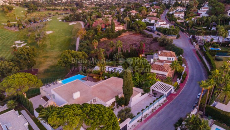 Golfvilla in erster Linie zu verkaufen - Villa zum Verkauf in Las Brisas, Nueva Andalucia