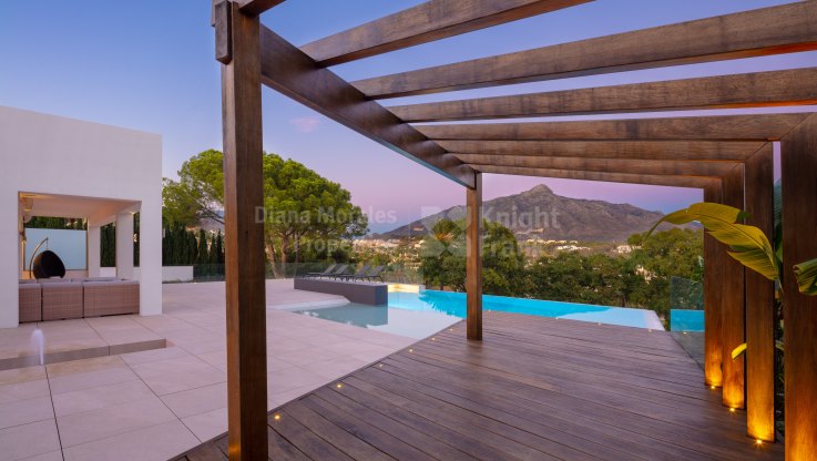 Front line golf villa for sale - Villa for sale in Las Brisas, Nueva Andalucia