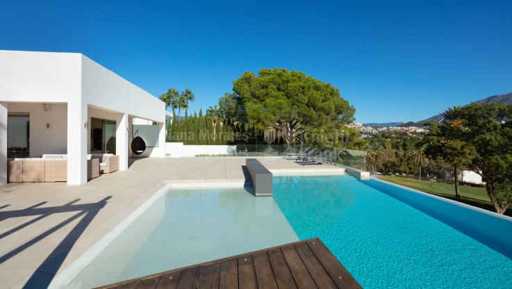 Front line golf villa for sale - Villa for sale in Las Brisas, Nueva Andalucia