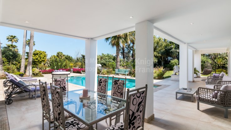 Modernes Haus zu verkaufen - Villa zum Verkauf in El Paraiso, Estepona