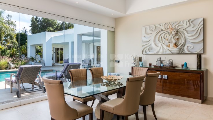 Modernes Haus zu verkaufen - Villa zum Verkauf in El Paraiso, Estepona