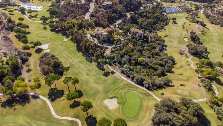 Casa estilo Alhambra en prestigiosa ubicación con vistas espectaculares - Mansion en venta en Marbella Club Golf Resort, Benahavis