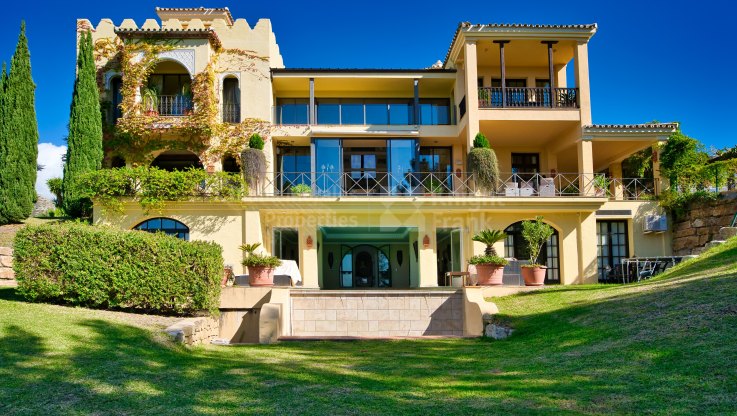 Maison de style Alhambra dans un endroit prestigieux avec des vues spectaculaires - Mansion à vendre à Marbella Club Golf Resort, Benahavis
