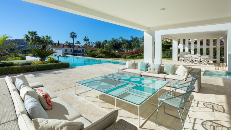 Wunderschöne Villa in bewachter Wohnanlage - Villa zum Verkauf in La Cerquilla, Nueva Andalucia