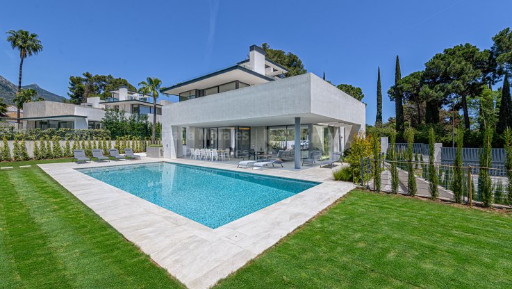 Villa in La Carolina mit Meerblick - Villa zum Verkauf in La Carolina, Marbella Goldene Meile
