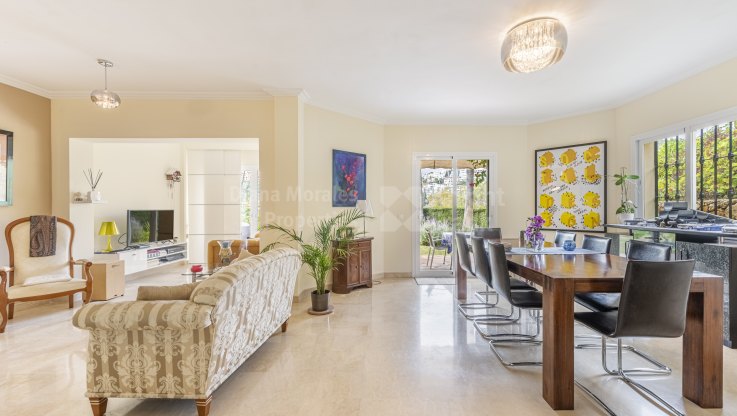 Eck-Doppelhaushälfte mit Panoramablick - Reihenhaus zum Verkauf in La Quinta Hills, Benahavis