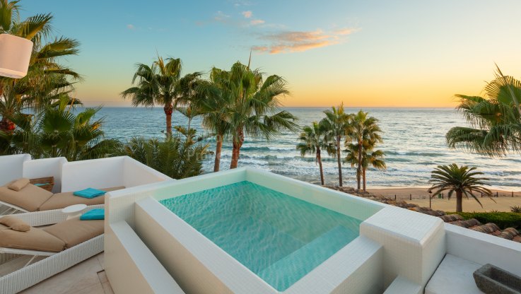 Wunderschönes Duplex direkt am Strand - Doppelhaus zum Verkauf in Marina de Puente Romano, Marbella Goldene Meile