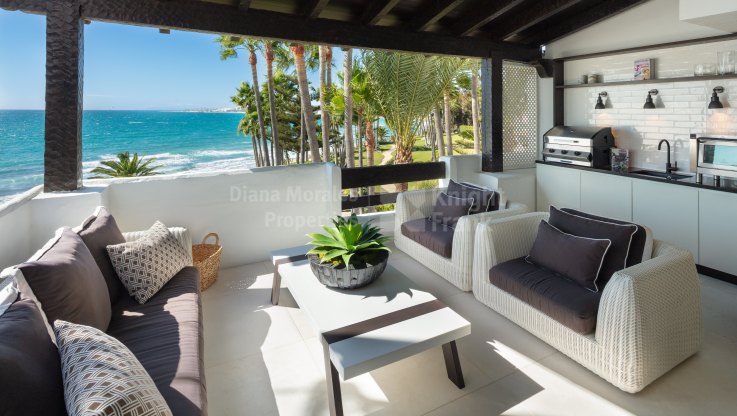 Maravilloso dúplex en primera línea de playa - Duplex en venta en Marina de Puente Romano, Marbella Milla de Oro
