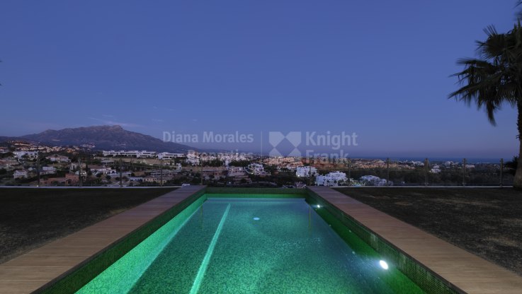 Moderne Villa mit Panoramablick - Villa zum Verkauf in Nueva Atalaya, Estepona