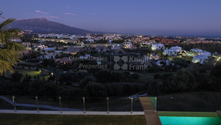 Moderne Villa mit Panoramablick - Villa zum Verkauf in Nueva Atalaya, Estepona