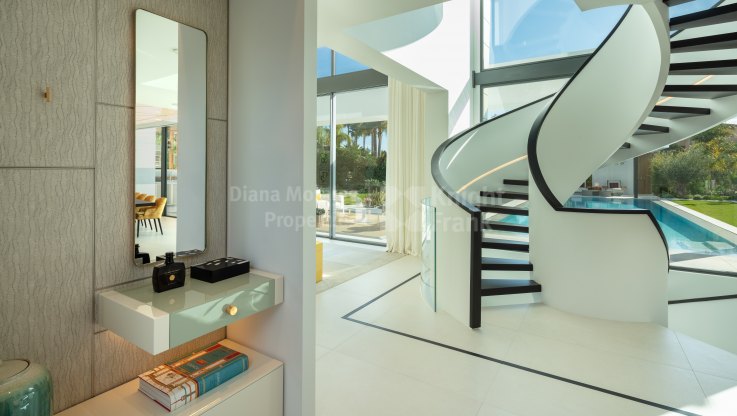 Belle maison dans une urbanisation prestigieuse très proche de la plage - Villa à vendre à Bahia de Marbella, Marbella Est