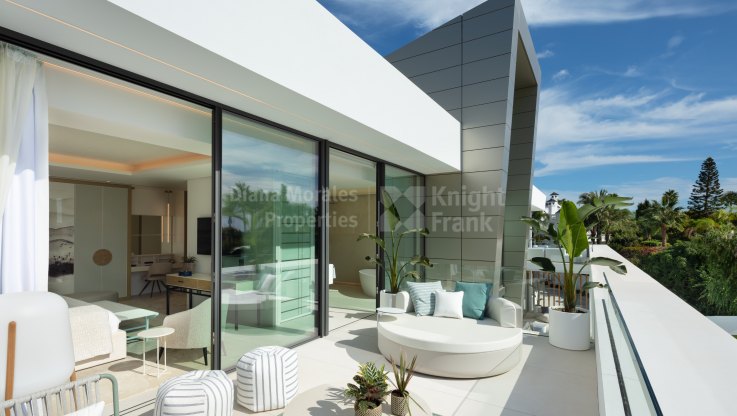 Preciosa casa en urbanización de prestigio muy cerca de la playa - Villa en venta en Bahia de Marbella, Marbella Este