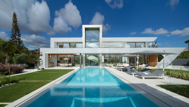 Bahia de Marbella, Preciosa casa en urbanización de prestigio muy cerca de la playa