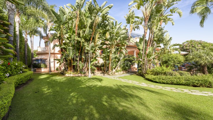 Herrenhaus in Aloha mit 6 Schlafzimmern - Villa zum Verkauf in Aloha, Nueva Andalucia