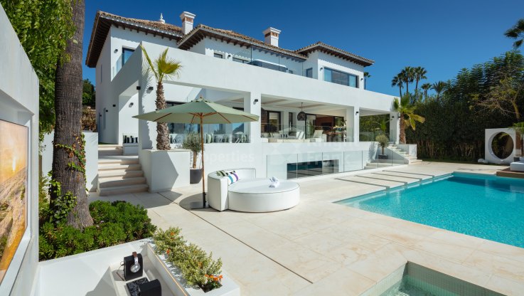 Spektakuläre Villa mit einzigartigem Design in erster Linie Golf - Villa zum Verkauf in Los Naranjos, Nueva Andalucia
