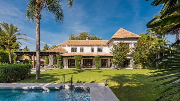 Marbella - Puerto Banus, Furnished villa for sale in Puerto Banus