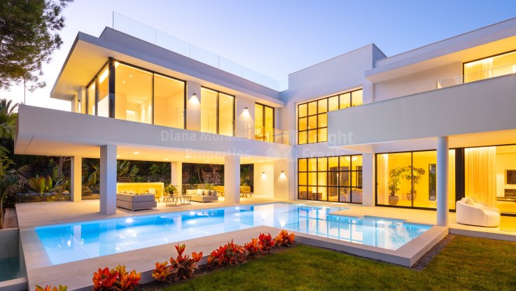 Preciosa casa en el Valle del Golf - Villa en venta en Aloha, Nueva Andalucia