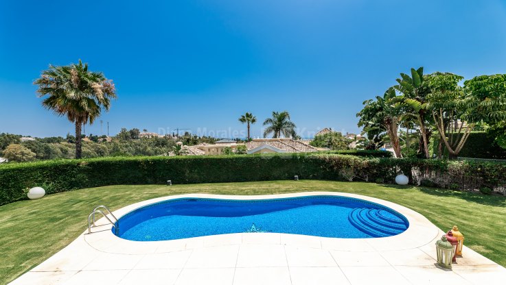 Villa in Nueva Andalucia mit spektakulärer Aussicht - Villa zum Verkauf in Nueva Andalucia