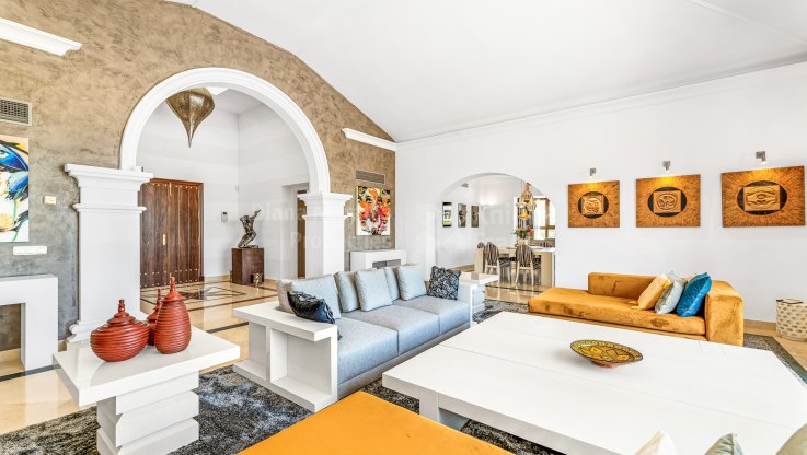 Villa in Nueva Andalucia mit spektakulärer Aussicht - Villa zum Verkauf in Nueva Andalucia