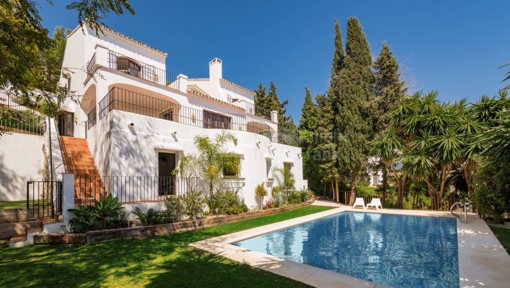 Villa with sea views for sale in El Madroñal