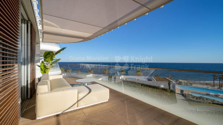 Ático frente al mar con piscina privada - Atico Duplex en venta en Estepona Playa, Estepona
