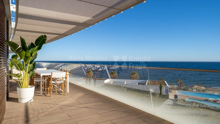 Sea front penthouse with private pool - Duplex Penthouse for sale in Estepona Playa, Estepona
