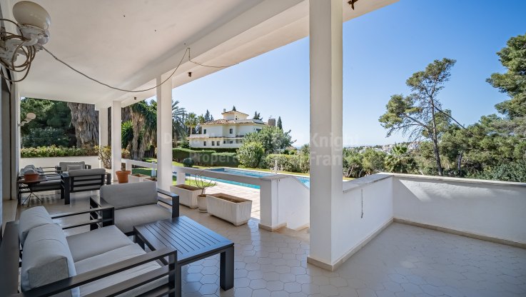 Villa con maravillosas vistas en una gran parcela - Villa en venta en El Mirador, Marbella ciudad