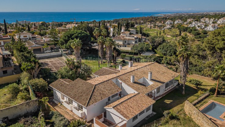 Villa with marvellous views on a large plot of land - Villa for sale in El Mirador, Marbella city