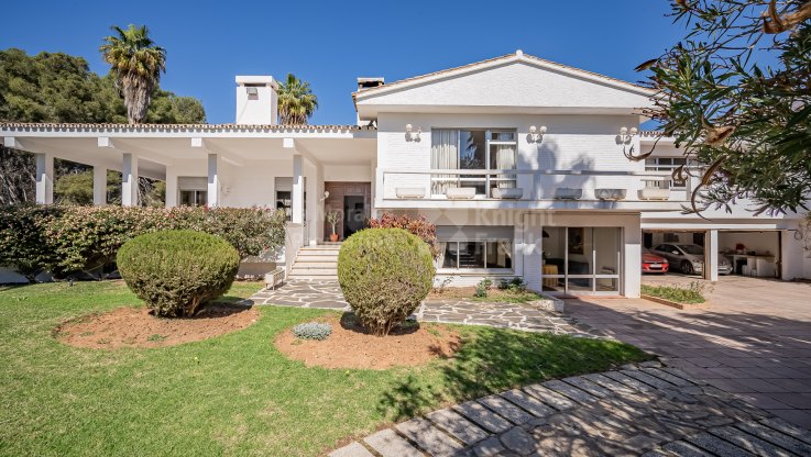 Villa con maravillosas vistas en una gran parcela - Villa en venta en El Mirador, Marbella ciudad