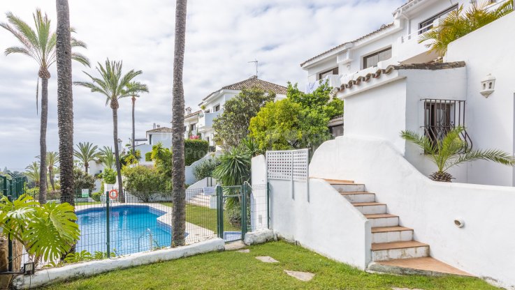 Townhouse in an excellent location, Golden Mile - Town House for sale in Ancon Sierra, Marbella Golden Mile
