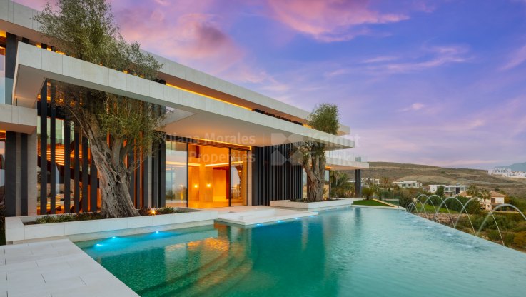Extraordinaria villa en primera linea de golf - Villa en venta en Los Flamingos Golf, Benahavis