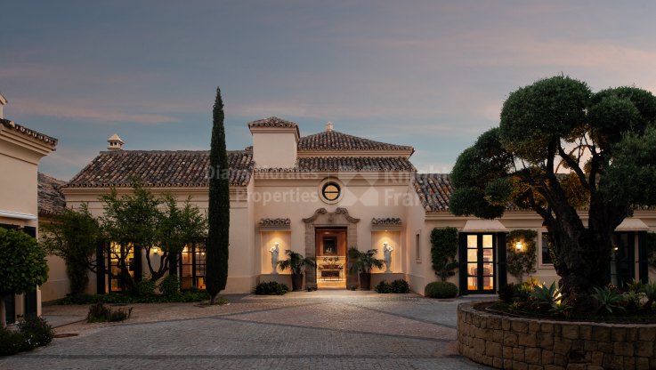 Excepcional mansión con vistas panorámicas - Villa en venta en Benahavis