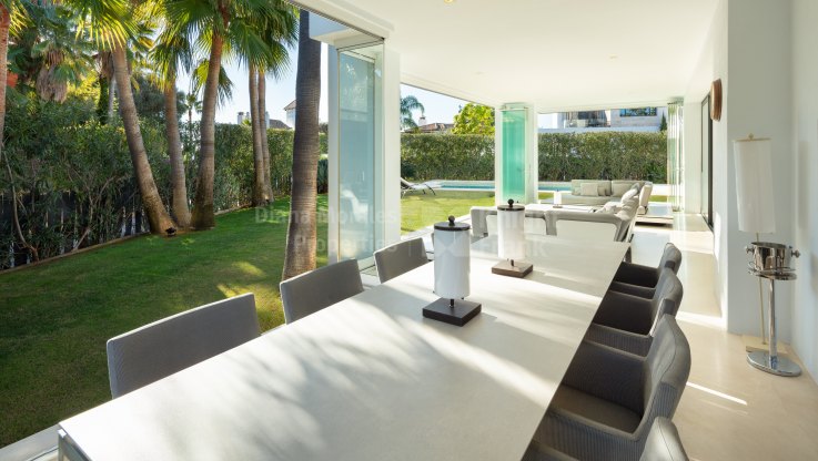 Contemporary villa in an ideal location - Villa for sale in Altos de Puente Romano, Marbella Golden Mile