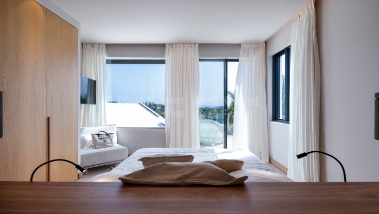 Villa de golf de 6 chambres en première ligne - Villa à vendre à Los Naranjos Golf, Nueva Andalucia