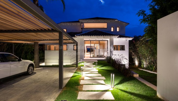 6 bedroom front line golf villa - Villa for sale in Los Naranjos Golf, Nueva Andalucia
